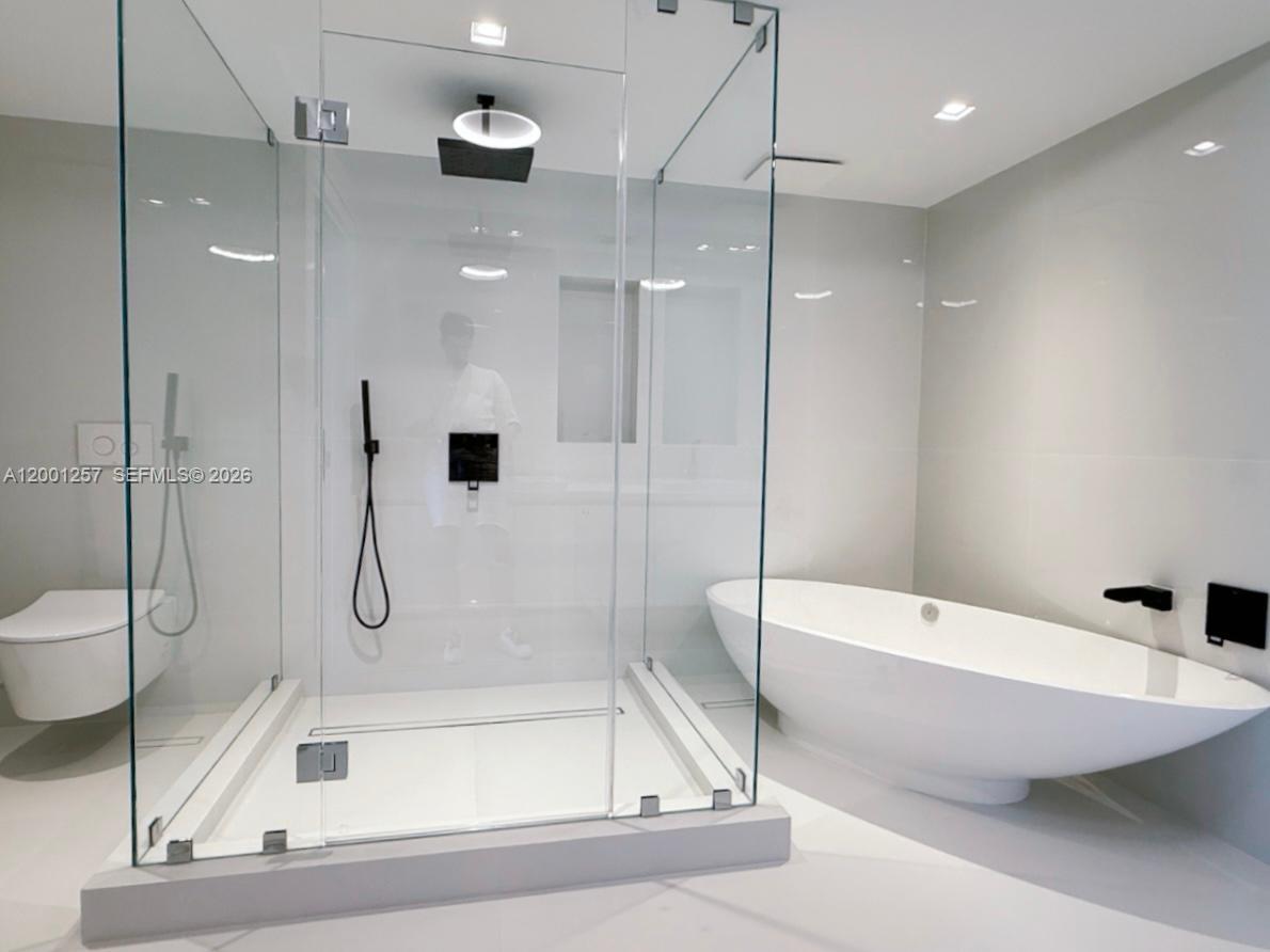 PARQUE TOWERS CONDO - Residential Lease