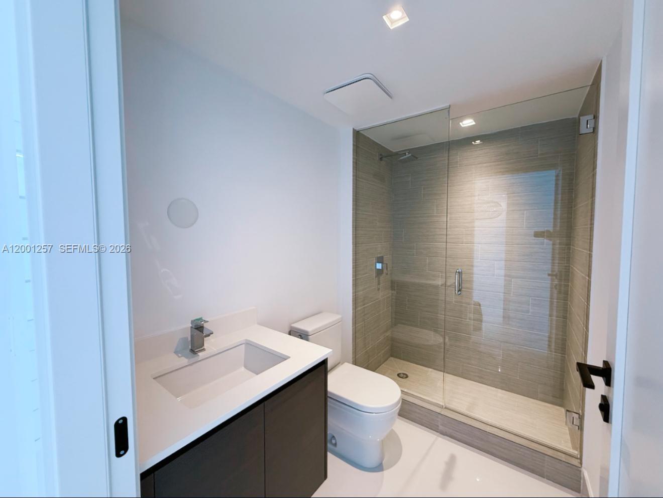 PARQUE TOWERS CONDO - Residential Lease