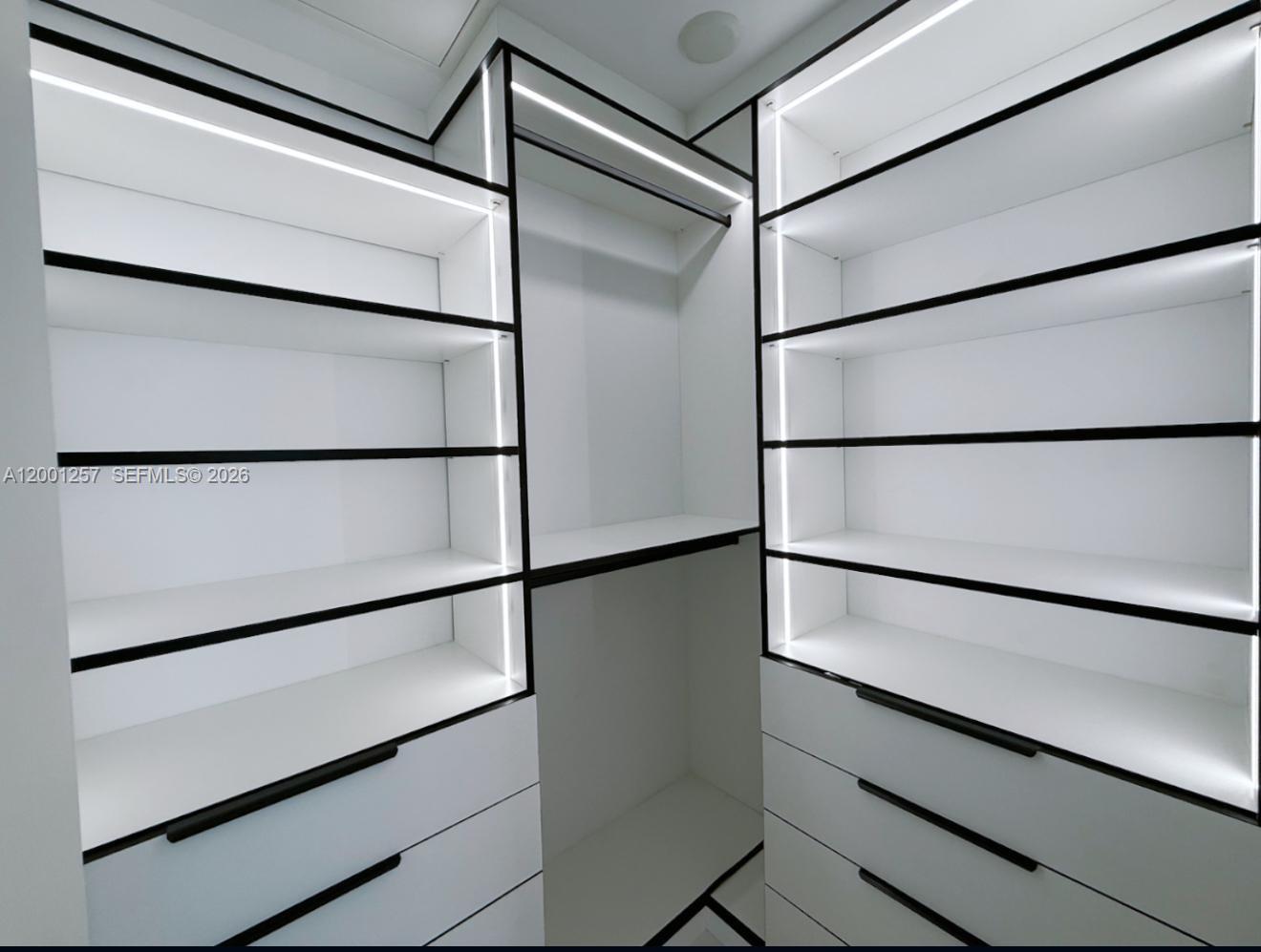 PARQUE TOWERS CONDO - Residential Lease