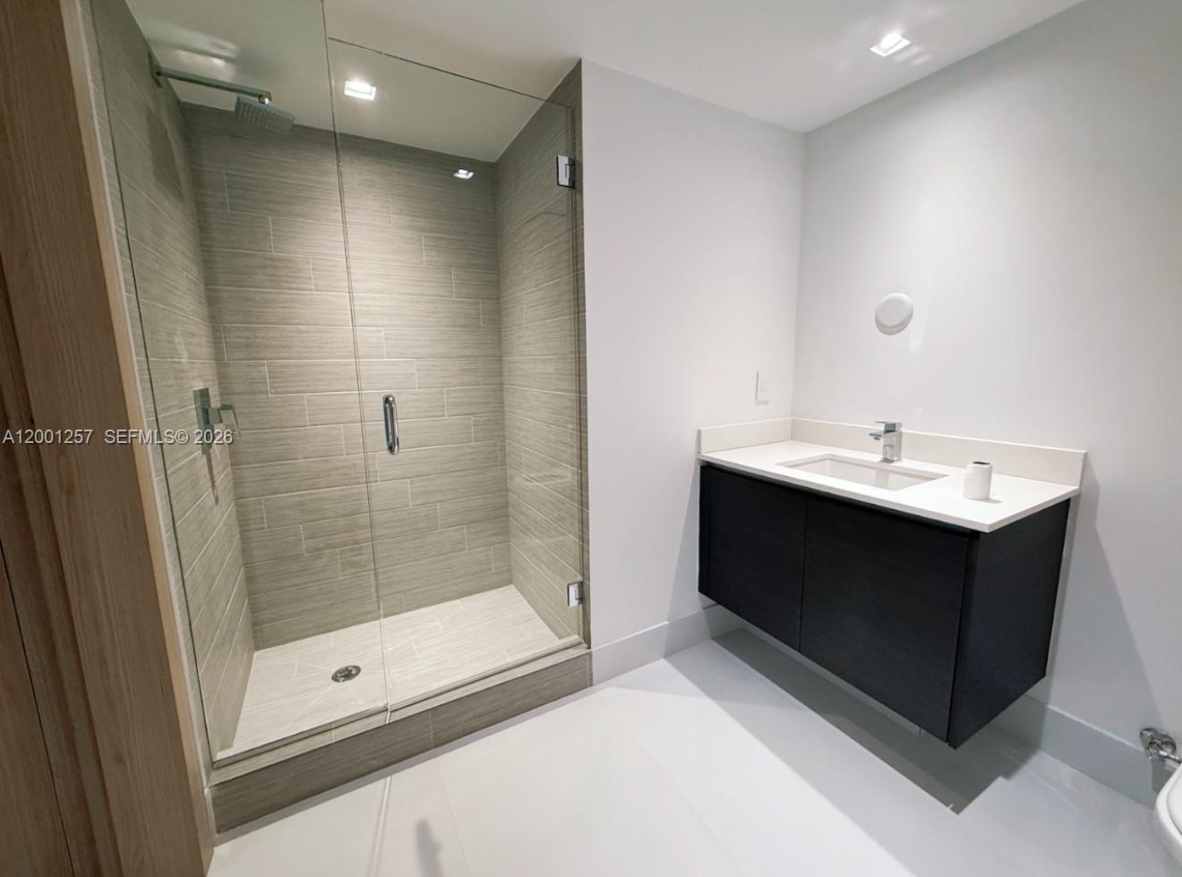 PARQUE TOWERS CONDO - Residential Lease