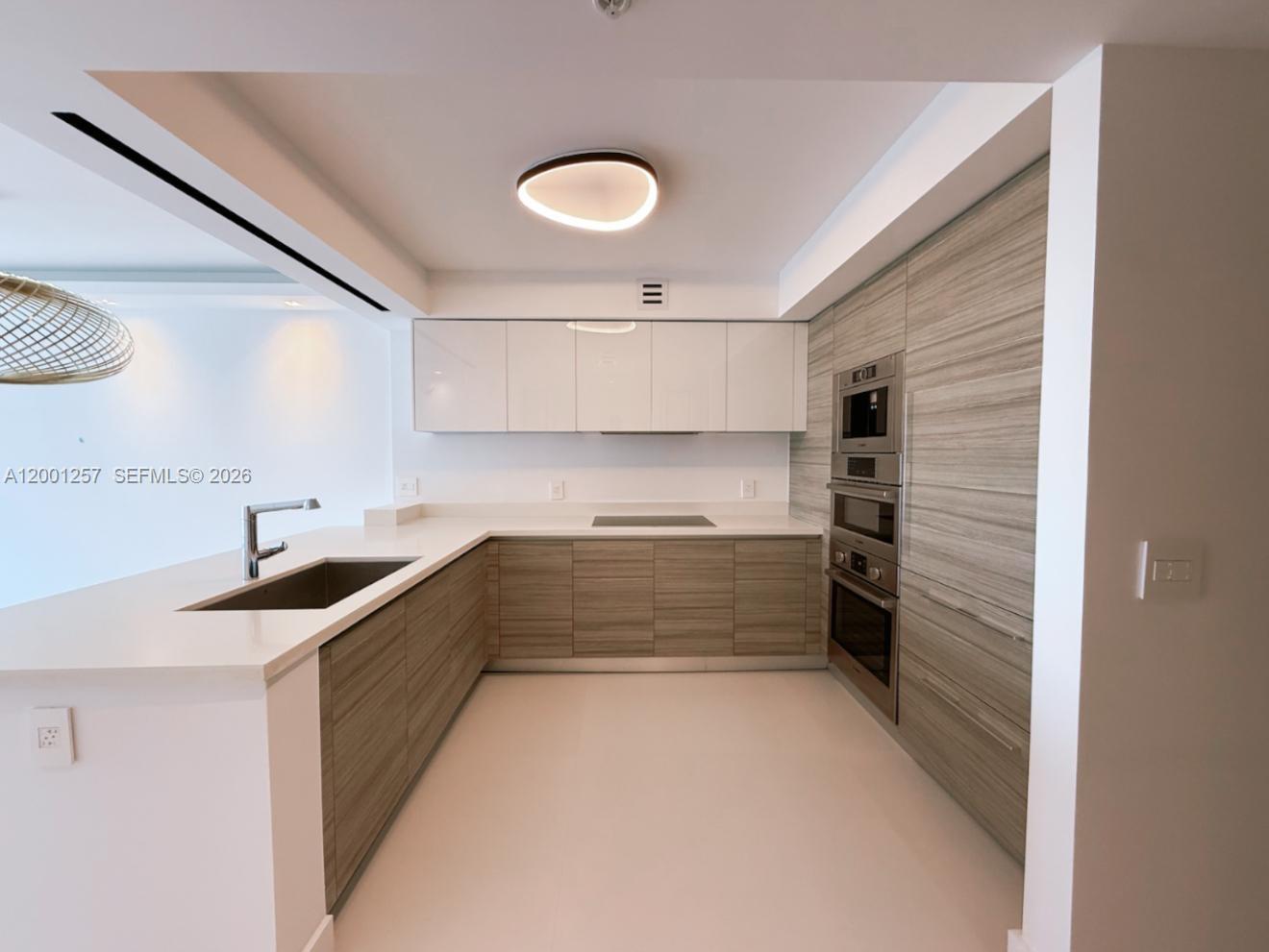 PARQUE TOWERS CONDO - Residential Lease