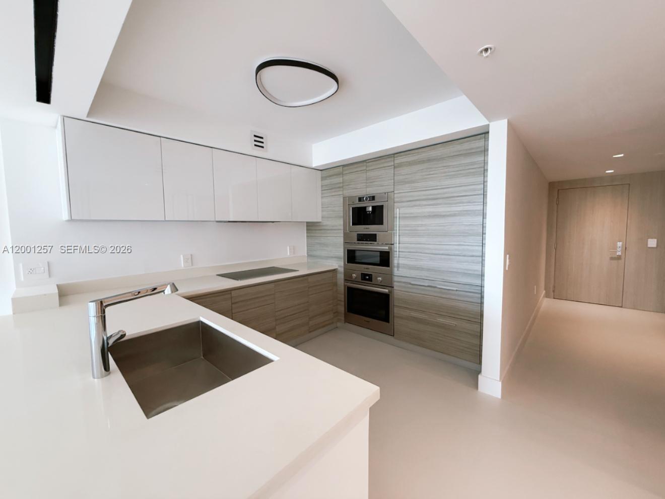 PARQUE TOWERS CONDO - Residential Lease