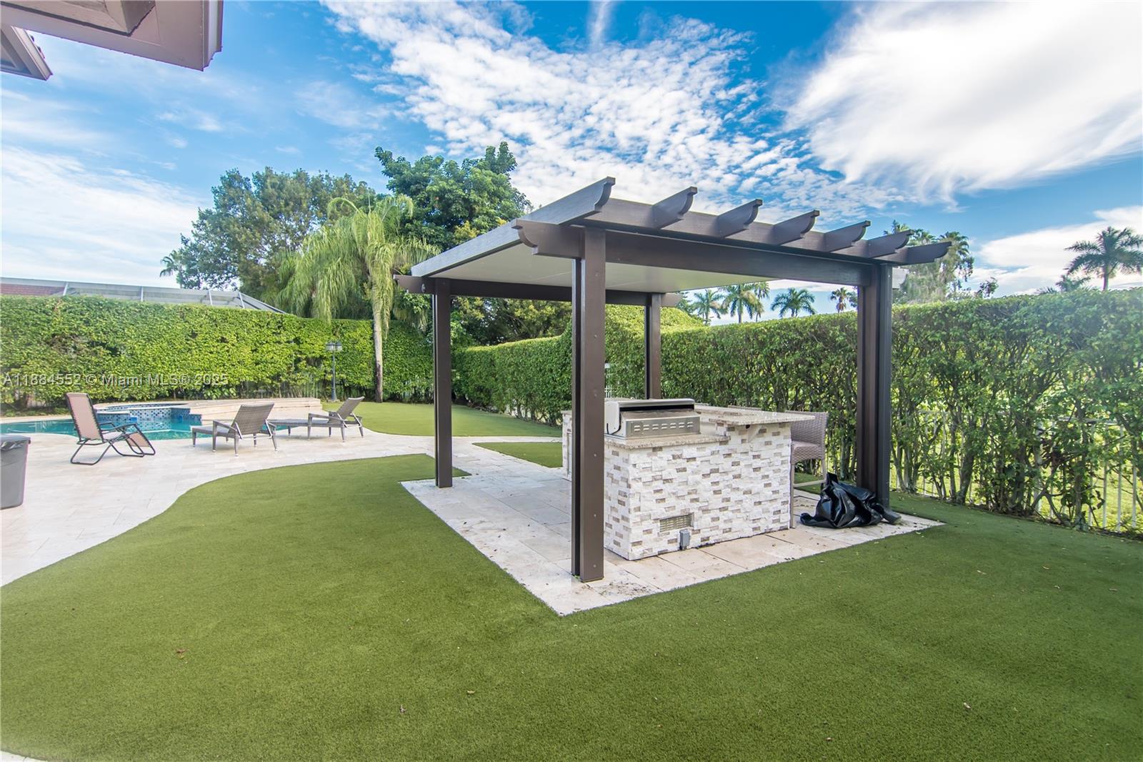 HOLLYWOOD LAKES COUNTRY C - Residential