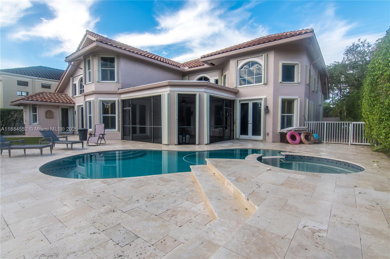 HOLLYWOOD LAKES COUNTRY C - Residential