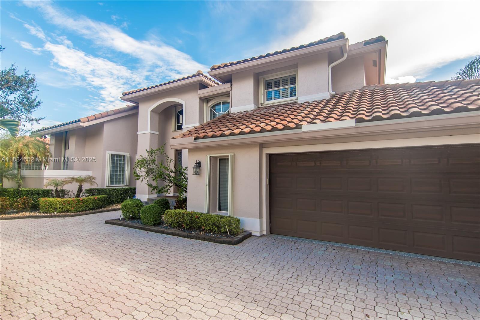 HOLLYWOOD LAKES COUNTRY C - Residential