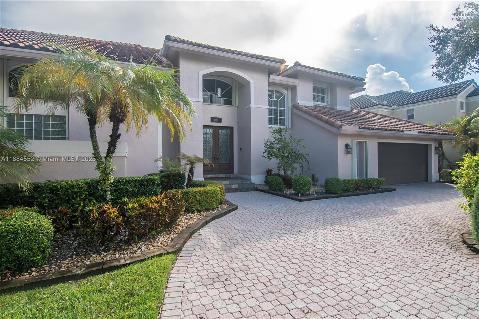 HOLLYWOOD LAKES COUNTRY C - Residential
