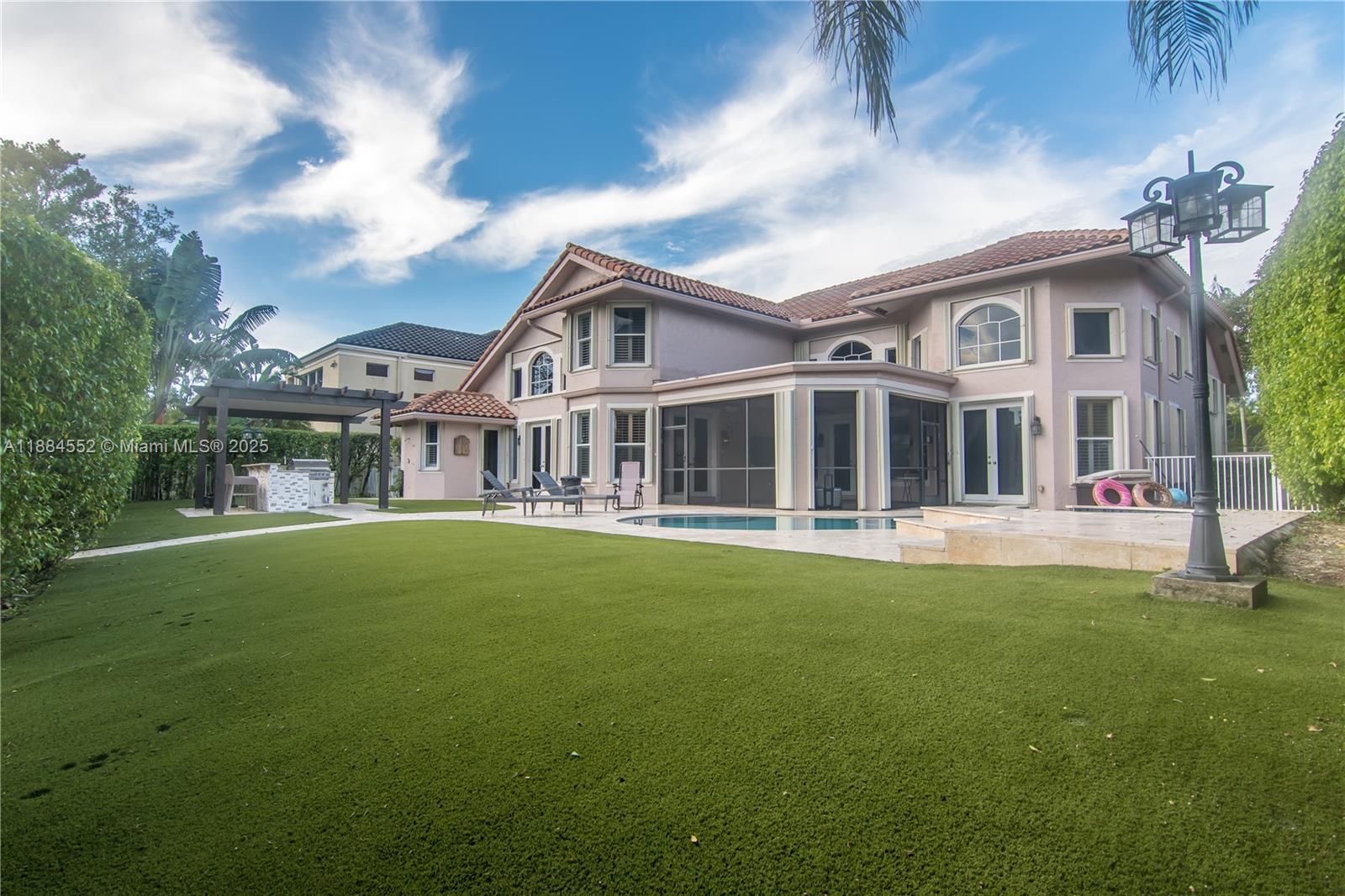 HOLLYWOOD LAKES COUNTRY C - Residential