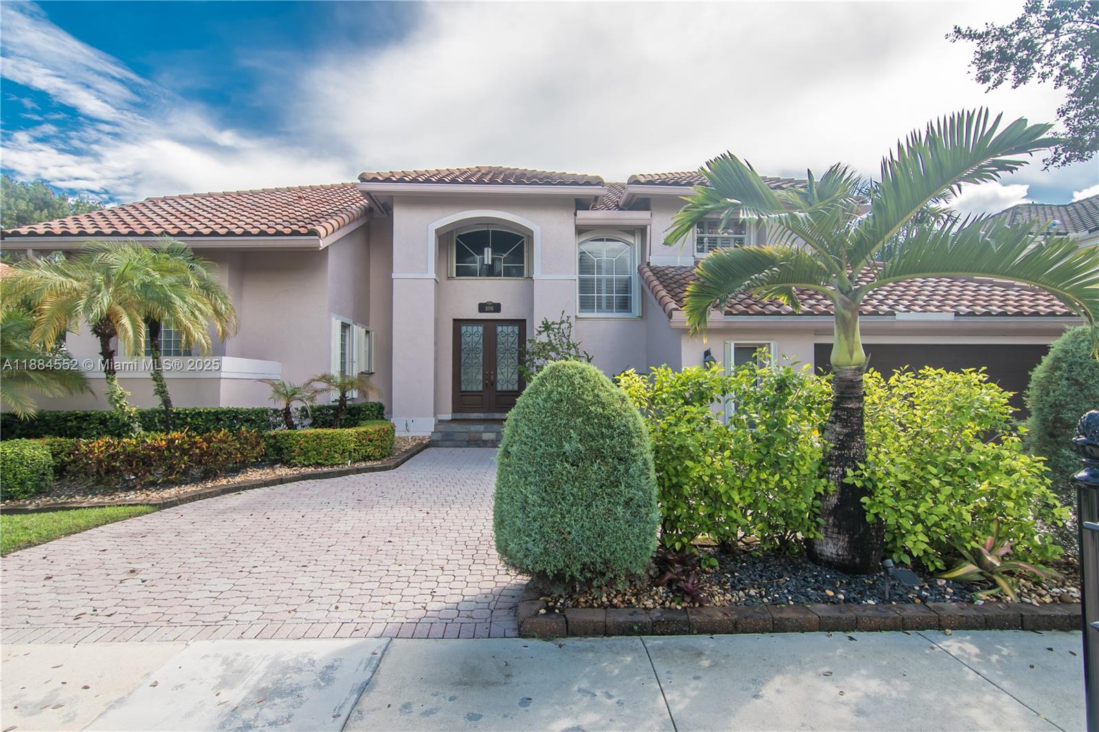 HOLLYWOOD LAKES COUNTRY C - Residential