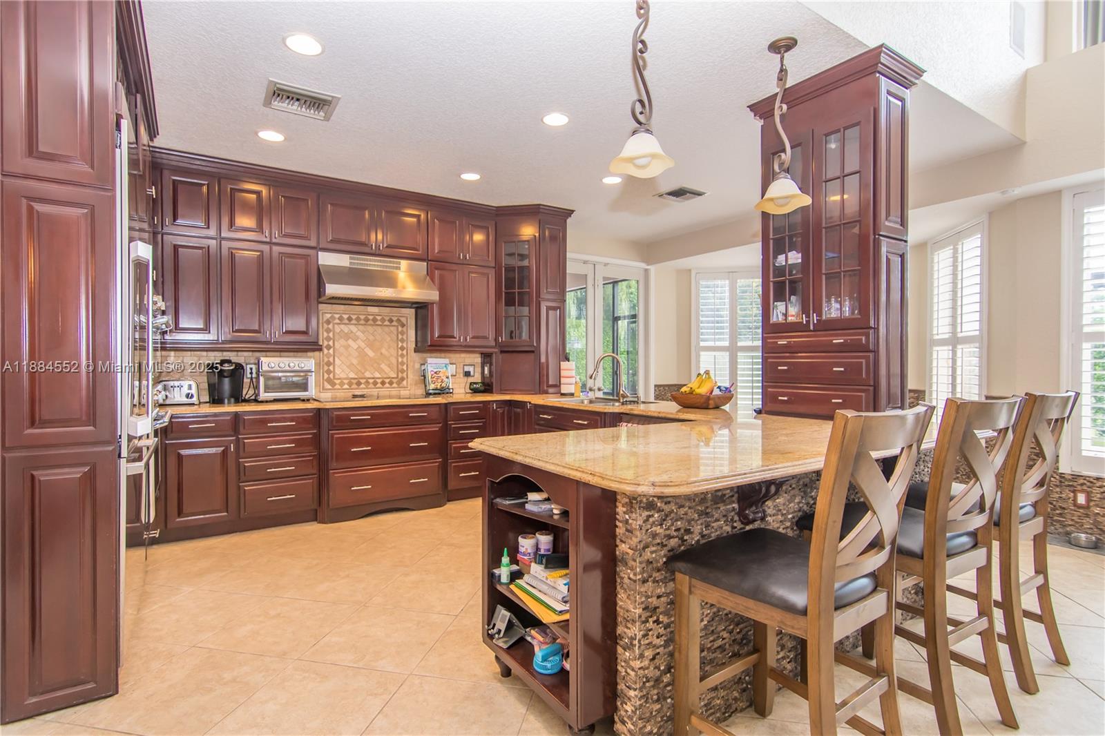HOLLYWOOD LAKES COUNTRY C - Residential