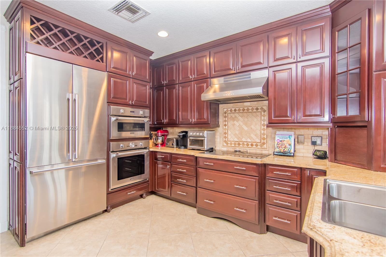 HOLLYWOOD LAKES COUNTRY C - Residential