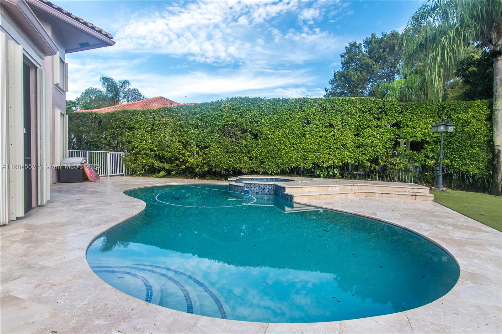 HOLLYWOOD LAKES COUNTRY C - Residential