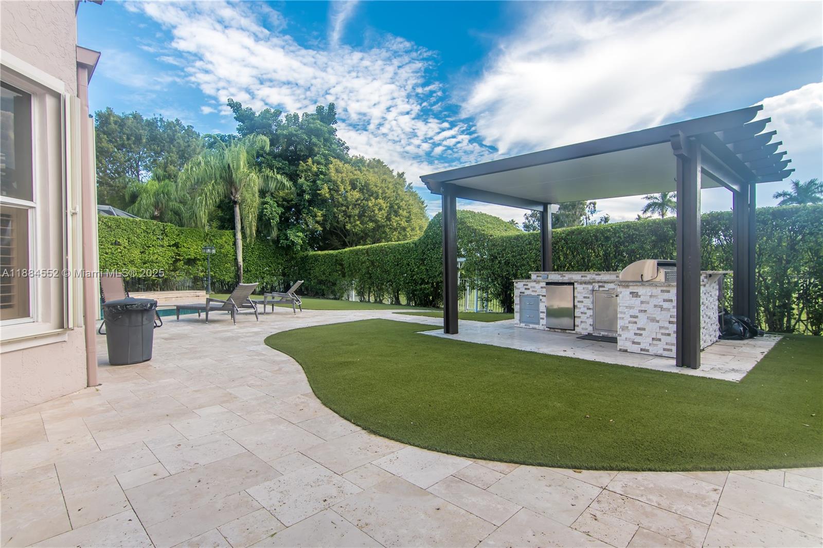 HOLLYWOOD LAKES COUNTRY C - Residential