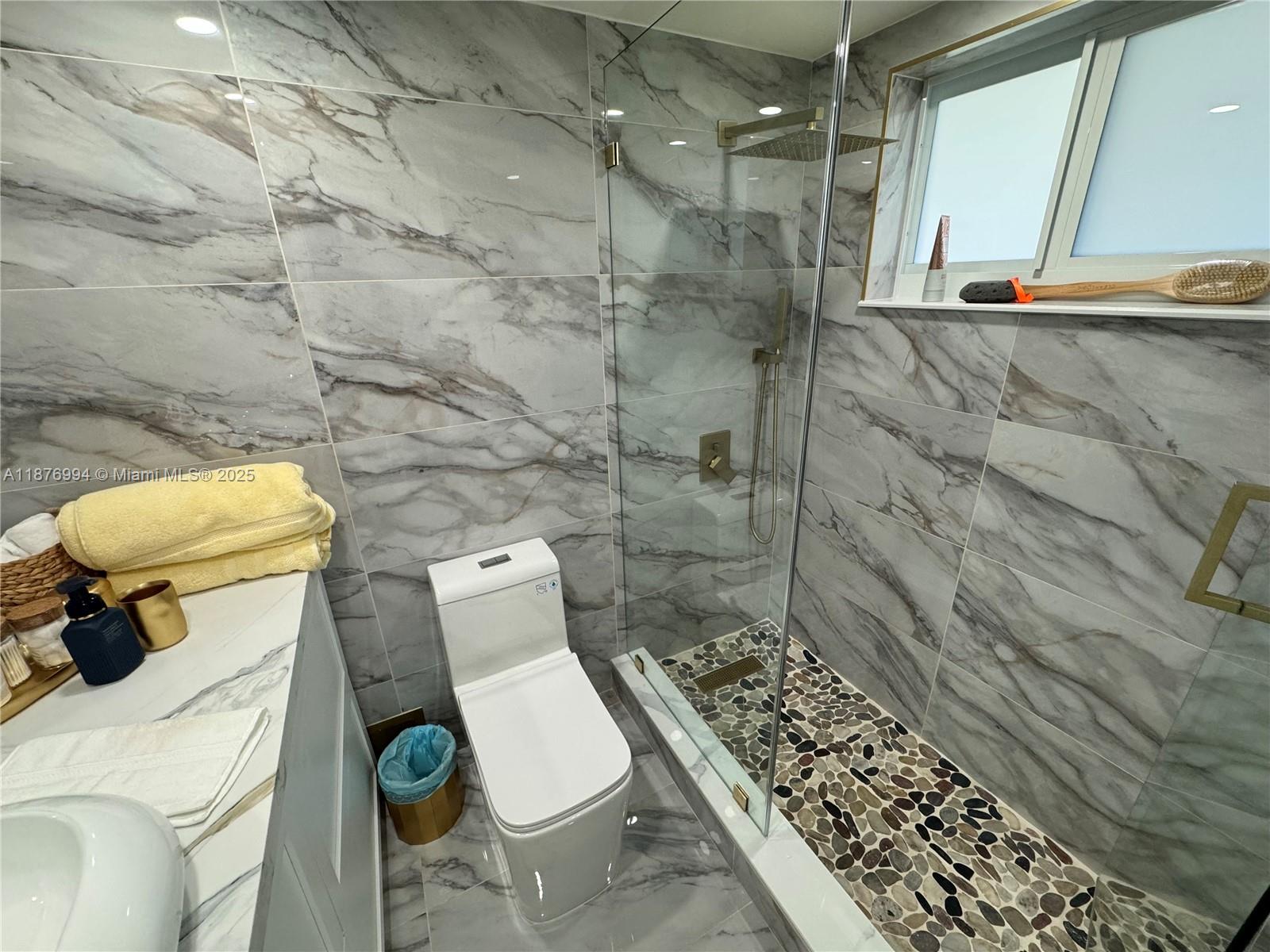 BAYSHORE YACHT & TENNIS C - Residential