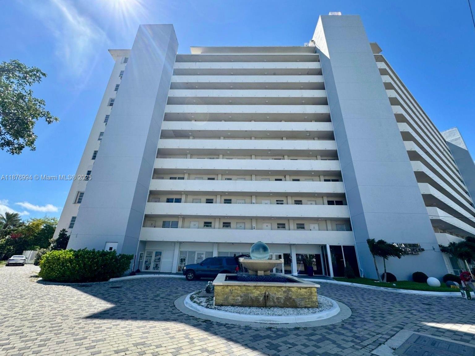 BAYSHORE YACHT & TENNIS C - Residential