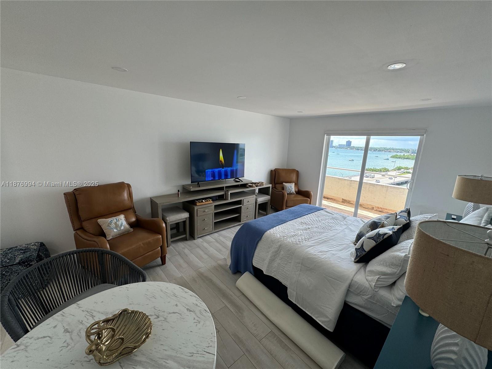 BAYSHORE YACHT & TENNIS C - Residential