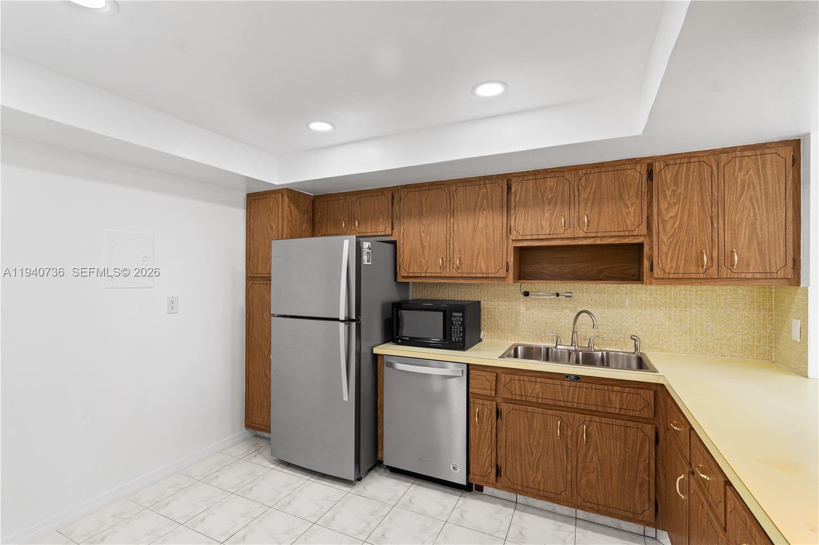 BUCKLEY TOWERS CONDO - EA - Residential