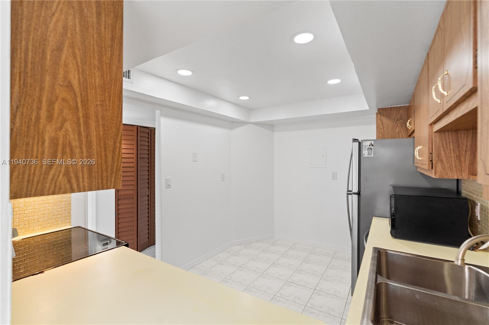 BUCKLEY TOWERS CONDO - EA - Residential