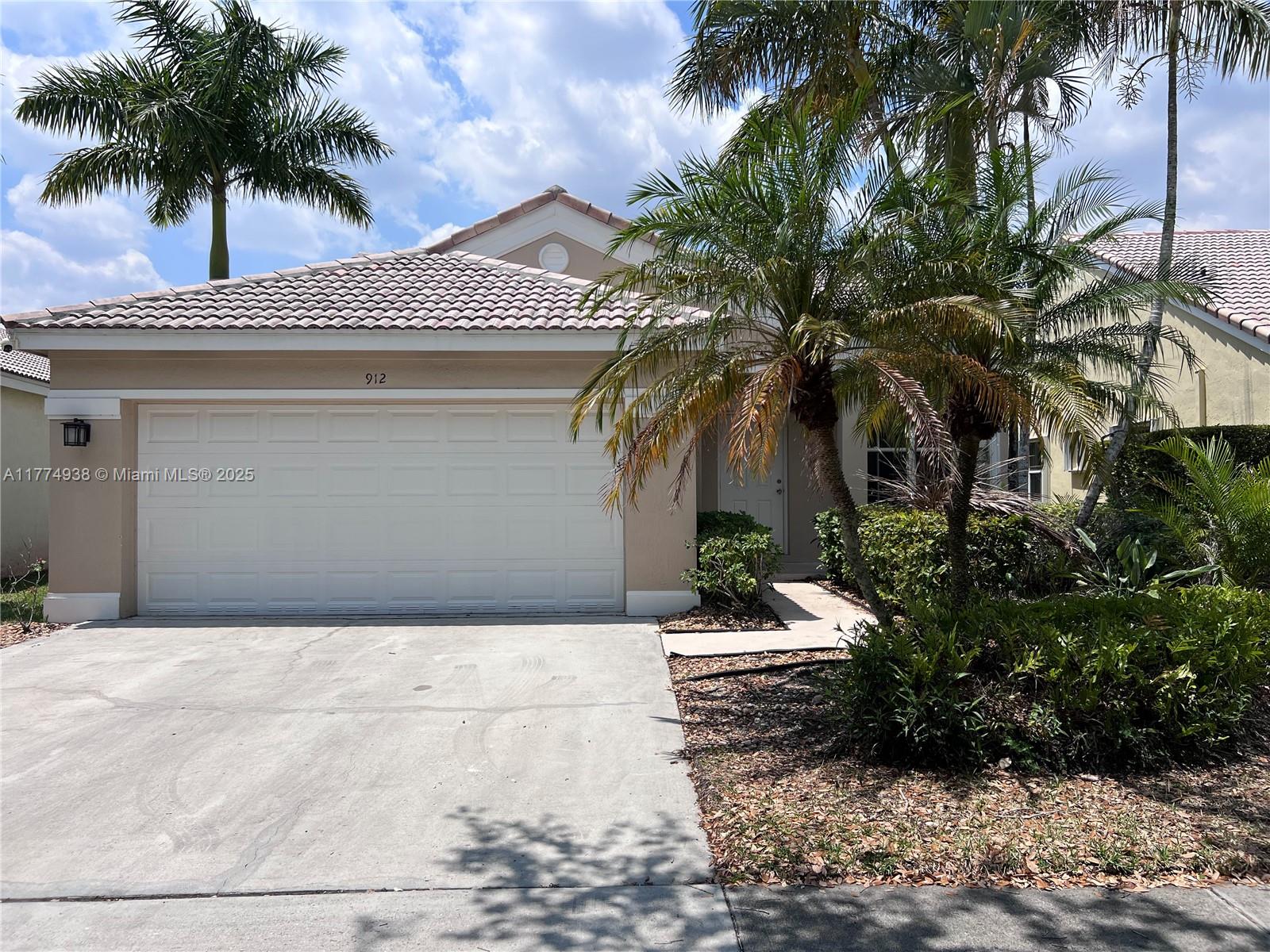 Rental Property at 912 Savannah Falls Dr 912, Weston, Broward County, Florida - Bedrooms: 3 
Bathrooms: 2  - $3,800 MO.