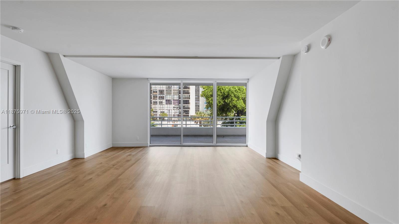 555 NE 34th St 504