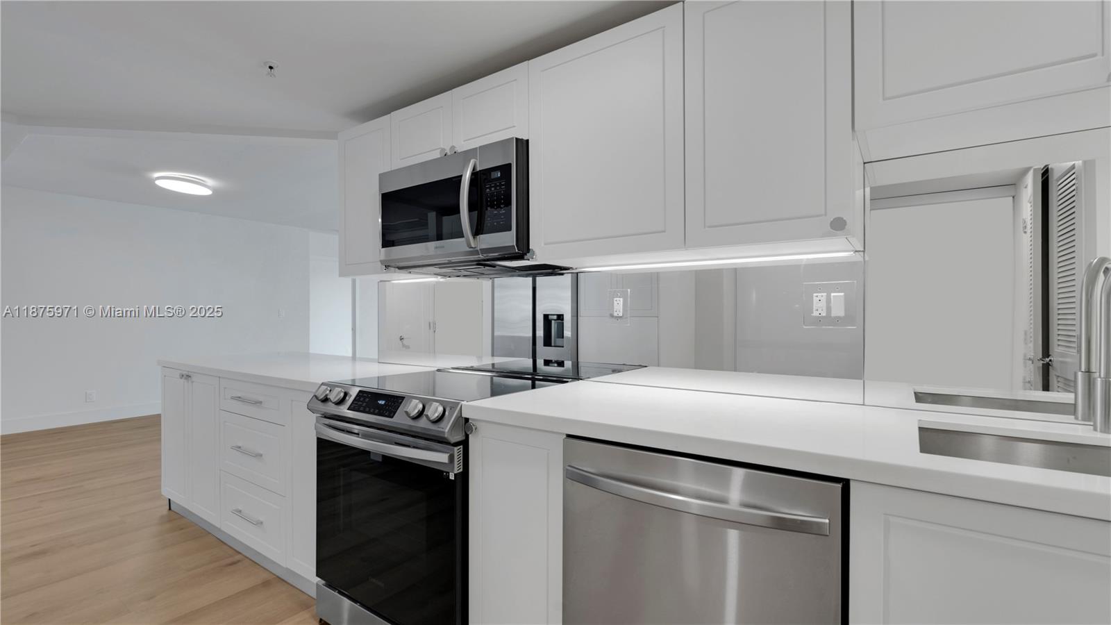 555 NE 34th St 504