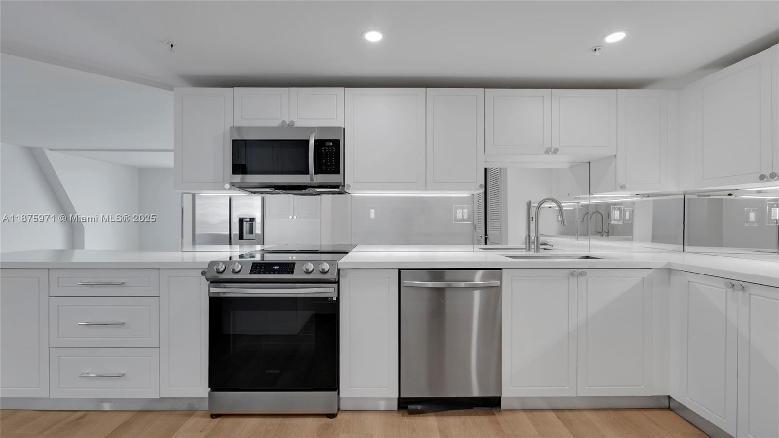 555 NE 34th St 504