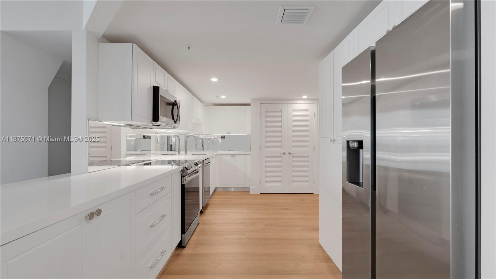 555 NE 34th St 504