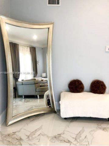 HOLLYWOOD LITTLE RANCHES - Residential