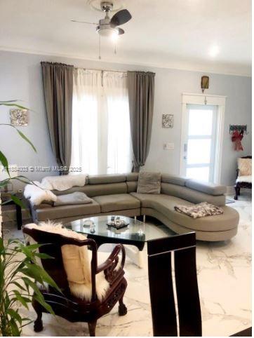 HOLLYWOOD LITTLE RANCHES - Residential