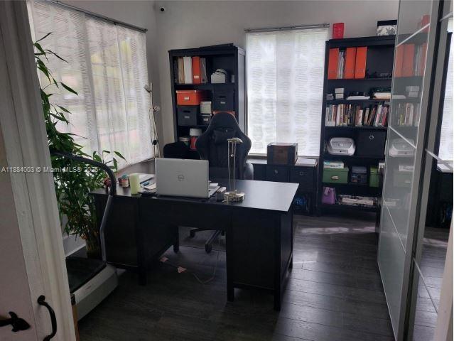 HOLLYWOOD LITTLE RANCHES - Residential