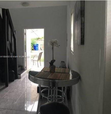 HOLLYWOOD LITTLE RANCHES - Residential