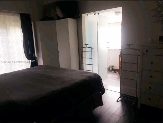 HOLLYWOOD LITTLE RANCHES - Residential