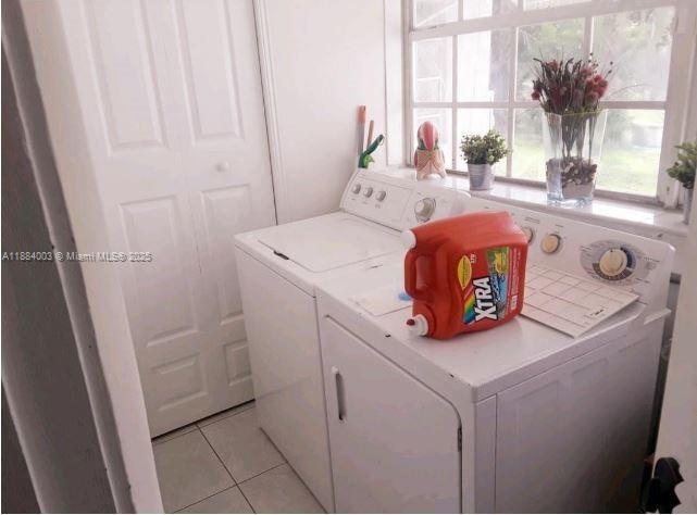 HOLLYWOOD LITTLE RANCHES - Residential