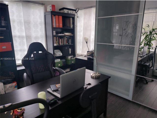 HOLLYWOOD LITTLE RANCHES - Residential