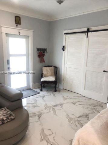 HOLLYWOOD LITTLE RANCHES - Residential