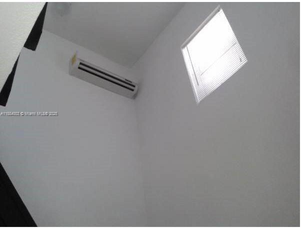 HOLLYWOOD LITTLE RANCHES - Residential