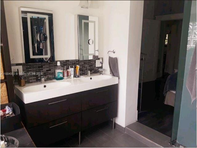 HOLLYWOOD LITTLE RANCHES - Residential