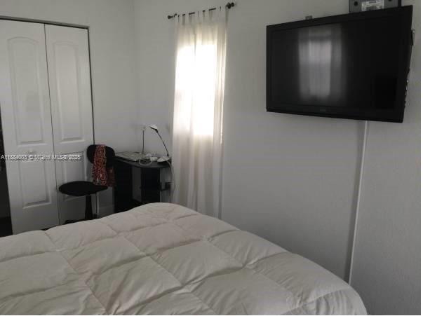 HOLLYWOOD LITTLE RANCHES - Residential