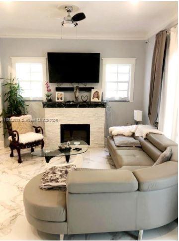 HOLLYWOOD LITTLE RANCHES - Residential