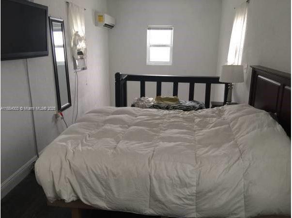 HOLLYWOOD LITTLE RANCHES - Residential