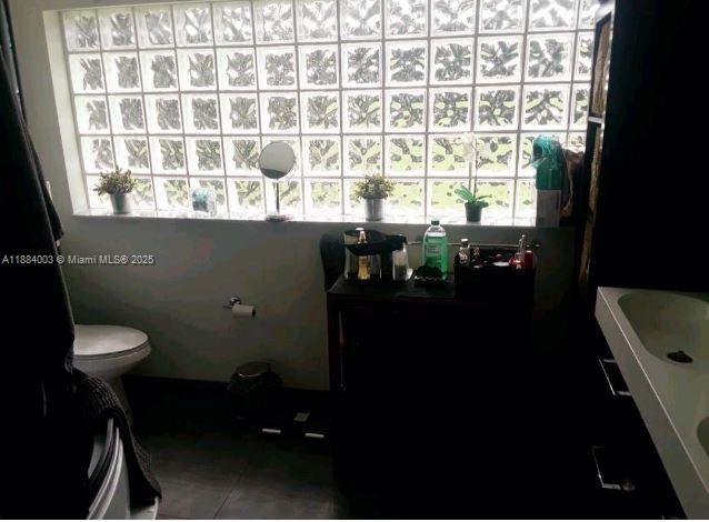 HOLLYWOOD LITTLE RANCHES - Residential