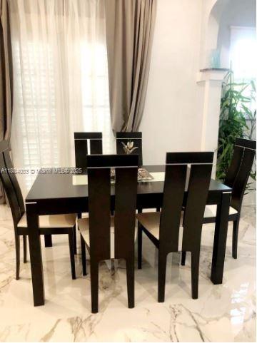 HOLLYWOOD LITTLE RANCHES - Residential