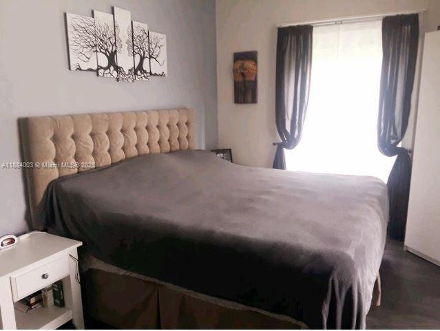 HOLLYWOOD LITTLE RANCHES - Residential