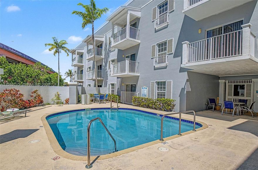 1BR/1BA apartment in Dadeland Vista. Water included and 1 assigned parking space. Excellent location next to Dadeland Mall and the Dadeland North Metrorail Station. Community features pool. Ideal for convenient living with easy access to shopping, dining, and transportation.Washer & Dryer inside the unit. The move-in costs are first month’s rent plus a security deposit of 1.5 months’ rent.