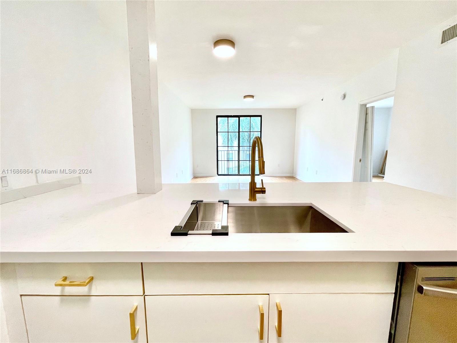 630 S Sapodilla Ave 403