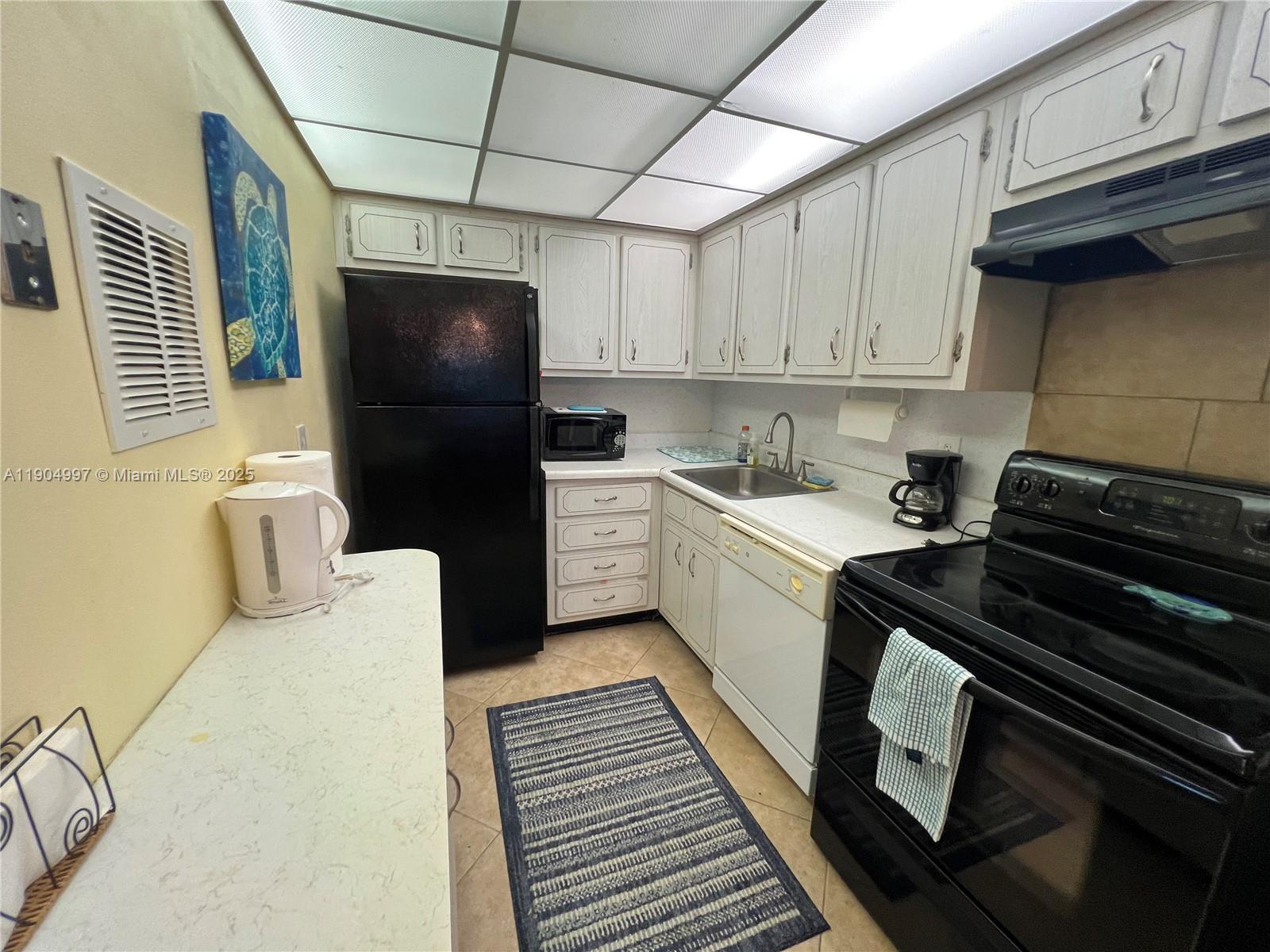 BEACH HOUSE CONDO - Residential Lease