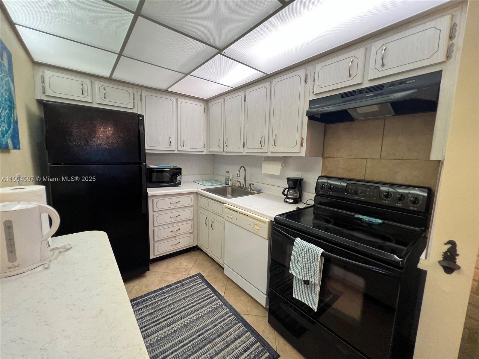 BEACH HOUSE CONDO - Residential Lease