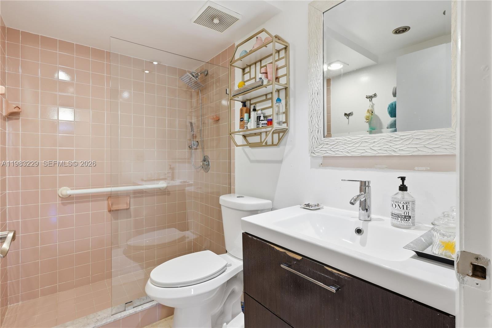 OMEGA CONDO NO 3 - Residential