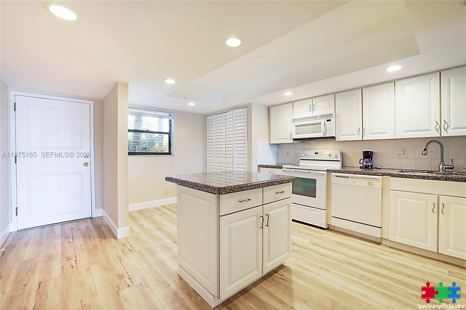 View photos, virtual tours, details... 1036 Us Highway 1 216