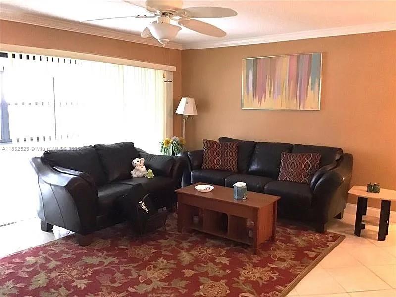 TOWN & COUNTRY ESTATES CO - Residential Lease
