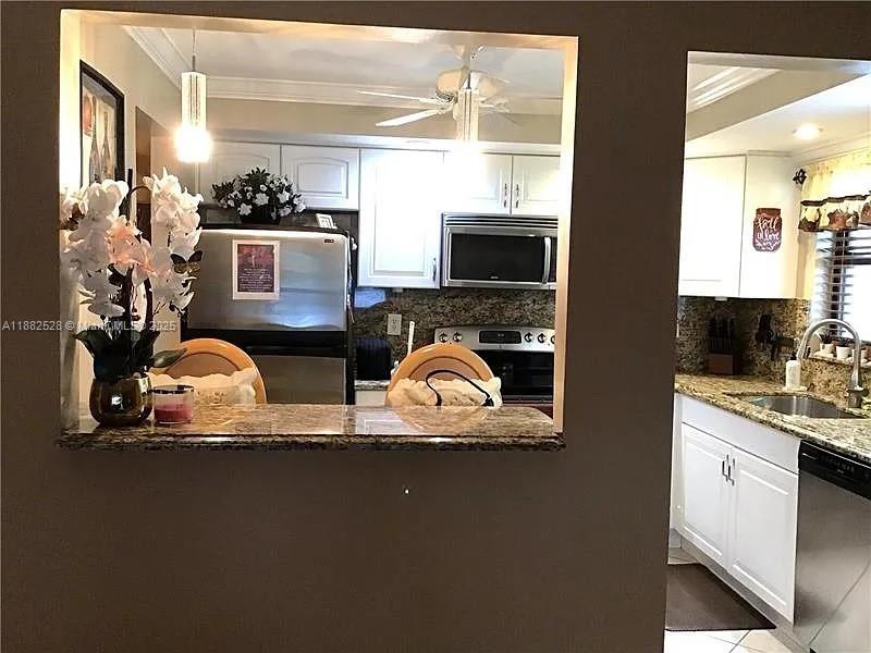TOWN & COUNTRY ESTATES CO - Residential Lease